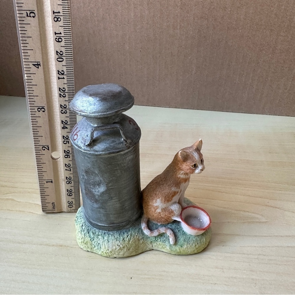 Cat with Milk Can Figurine Lowell Davis 1988 Schmid Scotland Farmhouse Vintage - Picture 11 of 12